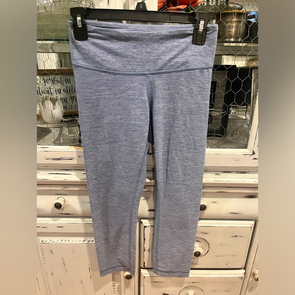 Lululemon Bluish Gray Size 4 Crops